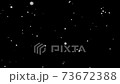 見上げる雪 73672388