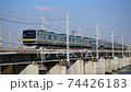 相模川の上ですれ違うJR東日本東海道線のE231系 74426183