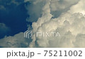 夏空の真っ白な入道雲が激しく変化する様子をタイムラプスで撮影2 75211002