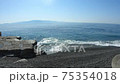 在海灘上的白浪 75354018