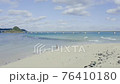 白砂が美しい「角島」のビーチ。ドローンで俯瞰から空撮。 76410180