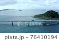 絶景の海上道路「角島大橋」。ドローンで撮影 76410194