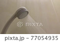 從淋浴間取出水 77054935