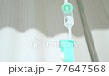 <醫療> 病人的眼睛看著點滴 77647568