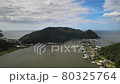 用無人機繞三方湖。三方五子、彩虹線和日本海的景色。三方若狹的街景。 80325764