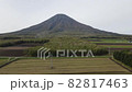 Rural scenery with beautiful autumn colors at the foot of the mountain with beautiful ridges 82817463
