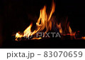 焚き火の炎（薪が燃える）（音声付き） 83070659