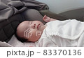 口をパクパクする2ヶ月の赤ちゃん 83370136