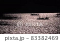 湖面在陽光下閃閃發光 83382469