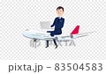 舒適的飛機旅行_在機上使用電腦的男士_透明背景 83504583