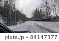 雪に覆われた恵庭岳公園線を走る様子 84147377