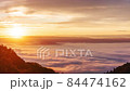 雲海の広がる三重県伊賀市の美しい朝の風景 84474162