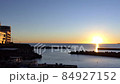 The dawn of the port of Atami where birds fly 84927152