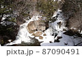 栃木県　日光　雪の積もる竜頭の滝 87090491