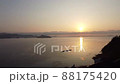 片添ケ浜（山口）で見た朝焼けの風景が穏やかで心和む 88175420