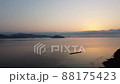片添ケ浜（山口）で見た朝焼けの風景が穏やかで心和む 88175423