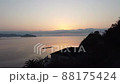 片添ケ浜（山口）で見た朝焼けの風景が穏やかで心和む 88175424