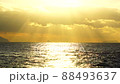 海，日出，金色，黃色，波浪，日出，太陽 88493637