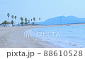 A beach where the waves hit the beach in the Seto Inland Sea 88610528