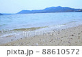 The beach of the Seto Inland Sea where the waves crash 88610572