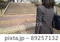 階段を登る女子高生 階段を登る女子高生 89257132