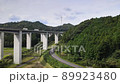 山間部の高速道路 89923480