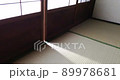 障子から差し込む光 89978681
