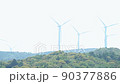 地球環境に優しい風力発電の風車 90377886