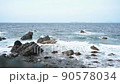 【玄界灘】岩に打ち寄せる波 90578034