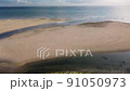 快晴時の浅瀬をドローンにて 91050973