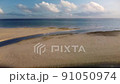 快晴時の浅瀬をドローンにて 91050974