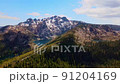 標高2千メートル、北米に位置し雄大な景観を誇るシエラネヴァダ山脈をドローンで空撮。 91204169