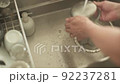 清潔廚房水槽的排水管 92237281