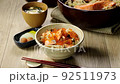鮭ときのこの炊き込みご飯　いくらのせ　ズームアップ 92511973