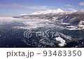 漂浮在平靜的知床 3 中的浮冰的無人機航拍 漂浮在平靜的知床 3 中的浮冰的無人機航拍 93483350