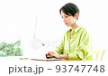 パソコン作業で伸びをする女性 93747748