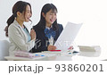 對補習班考試成績感到滿意的女學生 高中生 初中生 93860201