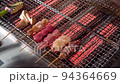 串料理を網焼き 94364669