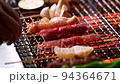 串料理を網焼き 94364671
