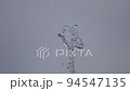噴水から湧き出る水のイメージ 94547135