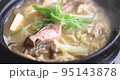 沸騰する秋鮭の石狩鍋 95143878