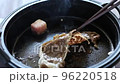 Kansai-style sukiyaki step 5 Remove the cooked meat 96220518