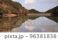 秋の不動池 96381838