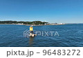 航標前方鳥瞰港口城市諸崎港 96483272