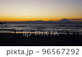 Time-lapse photography of the Zushi coast at dusk, the orange sky and the silhouette of Mt. Fuji 96567292