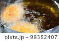 揚げ物　コロッケ 98382407