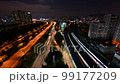 夜間城市時間流逝與汽車和地鐵站 99177209