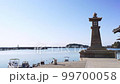 広島県福山市　人気の観光地　鞆の浦の町並みとシンボルの常夜灯（フィクス） 99700058