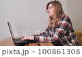 Side view concentrated young european businesswoman working on computer at home, communicating with clients 100861308