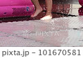Inflatable swimming pool and cool water spray for children to play in summer 101670581